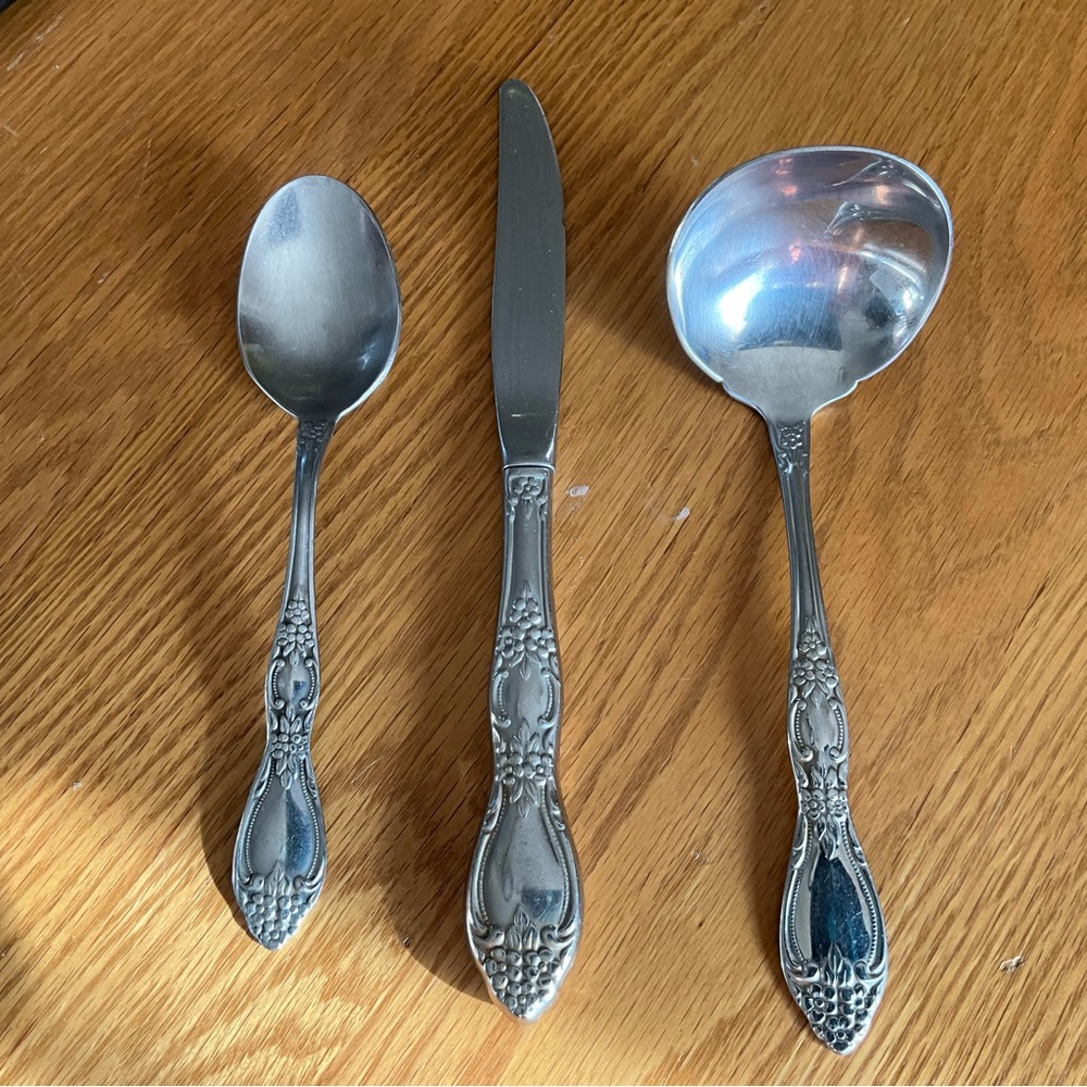 Oneida WM Roger’s Stainless Deluxe Gravy Spoon Ladle Spoon Knife